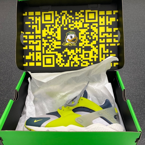 College Colorways: Oregon Shoes | Flight Club Oregon player exclusive shoes